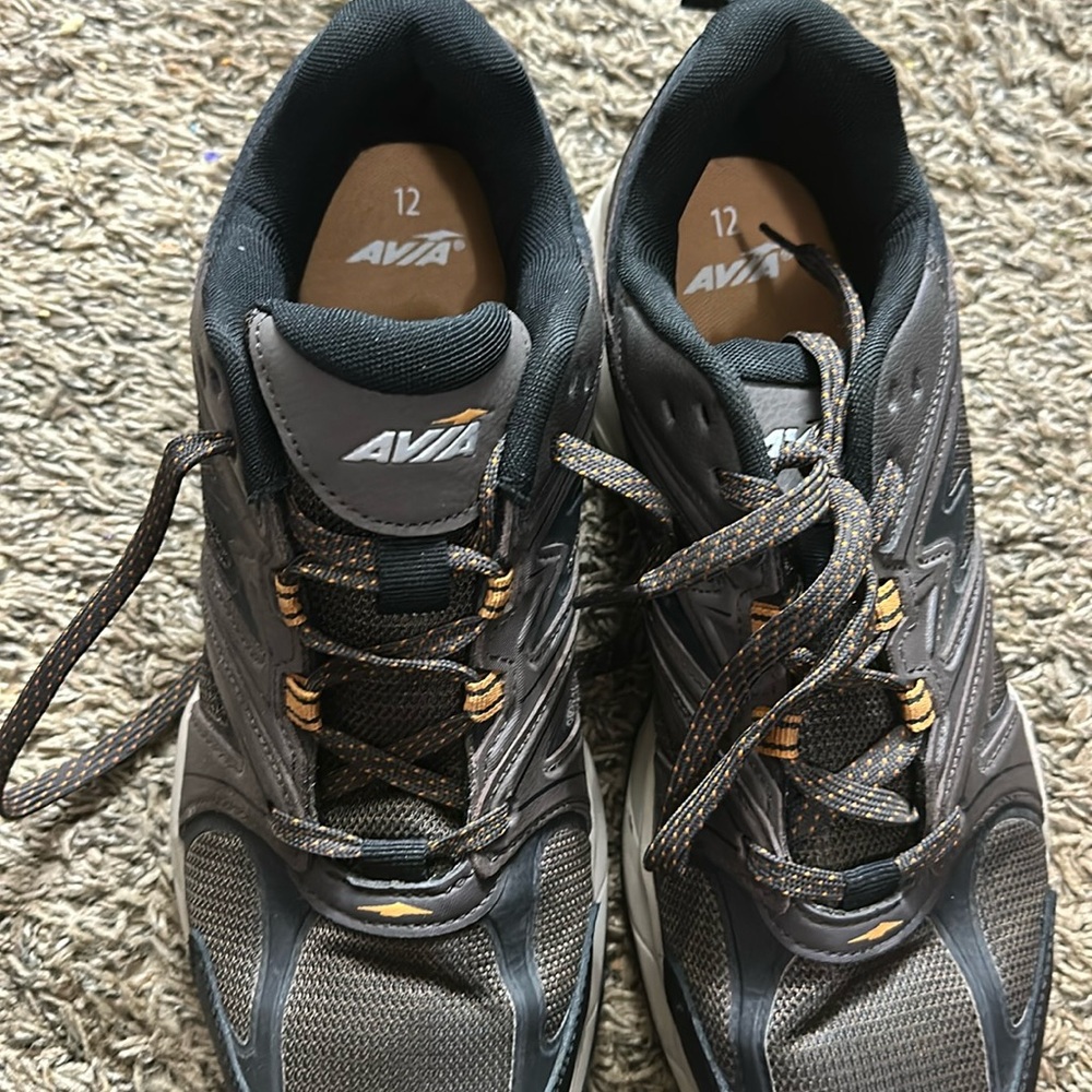 **Avia Men's Gray Walking Shoes - Size 12**